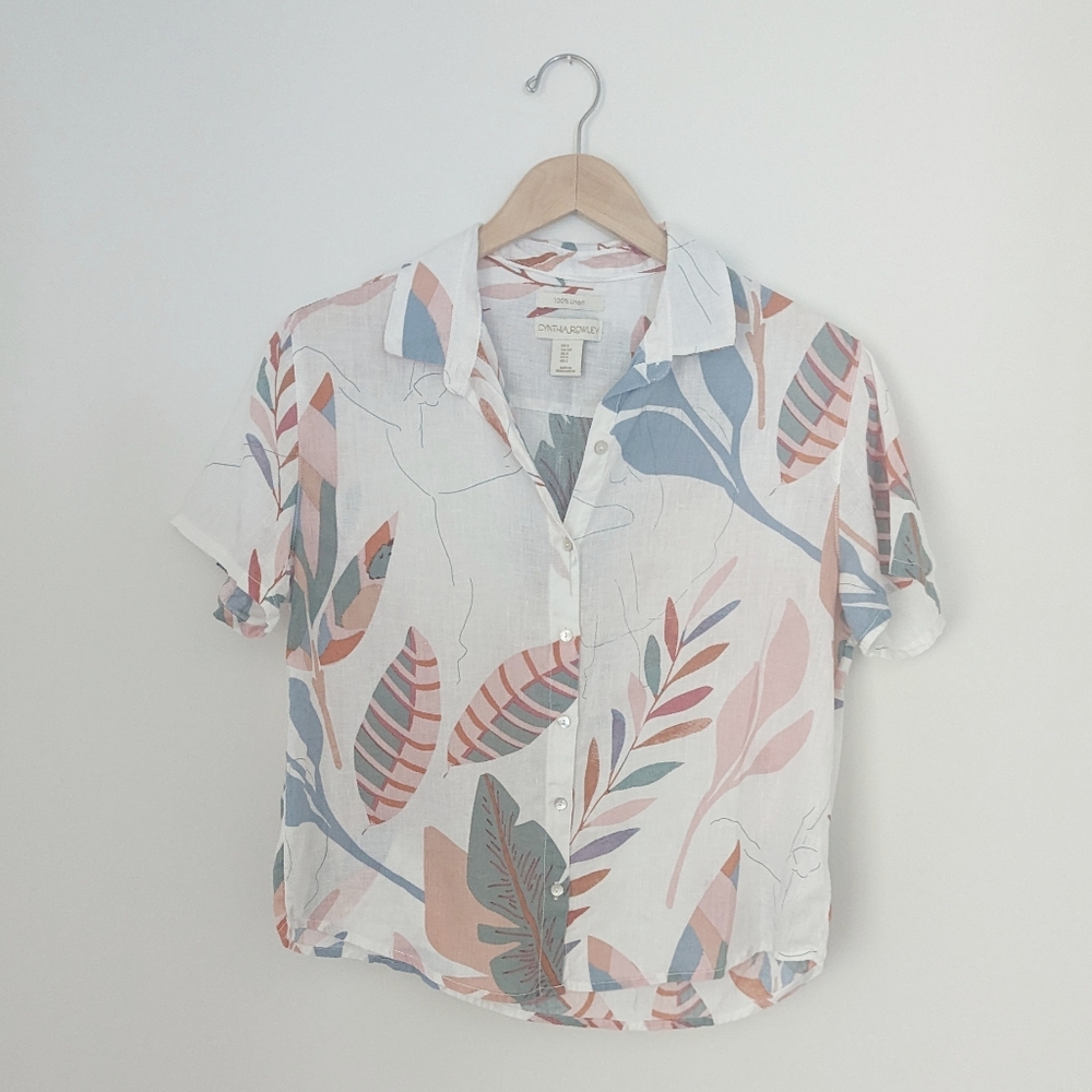 Cynthia Riley. Size small. Short sleeve button-down shirt
